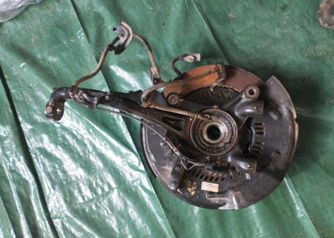 Поворотный кулак land cruiser 200