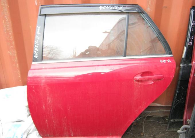 Toyota Avensis Дверь задняя 6700405130