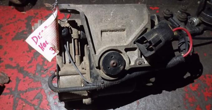Land Rover Насос LR072537
