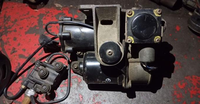 Land Rover Насос LR072537