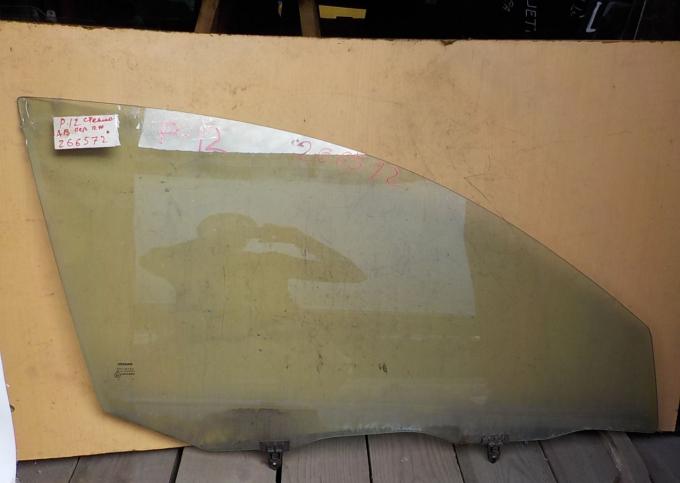 Nissan Primera Стекло двери 80300AV600