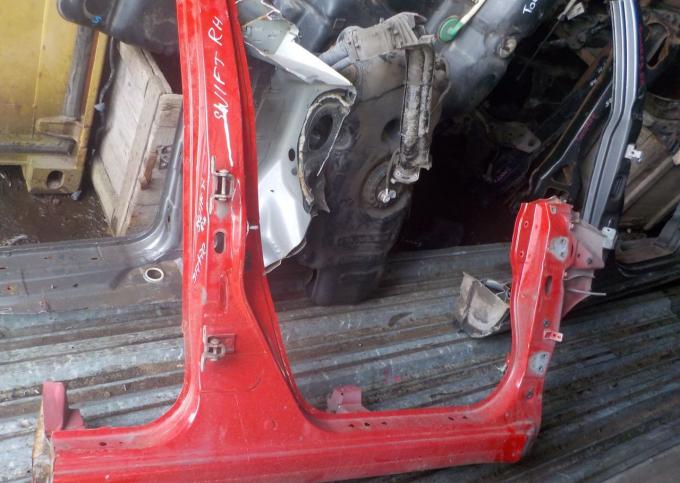 Suzuki Swift Порог 6411163J00P42