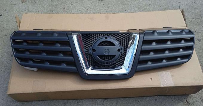 Nissan Qashqai Решетка радиатора 62310JD000
