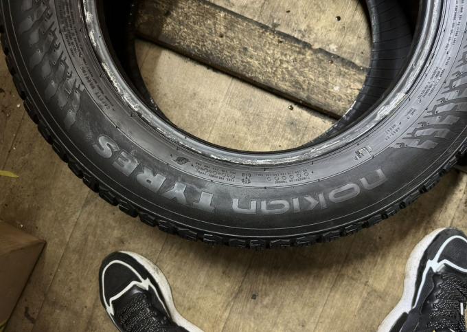 Nokian Tyres Hakkapeliitta 9 215/60 R16 99T