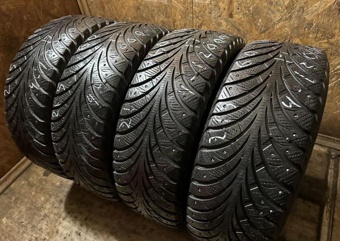 Sava Eskimo Stud 215/60 R16 99T