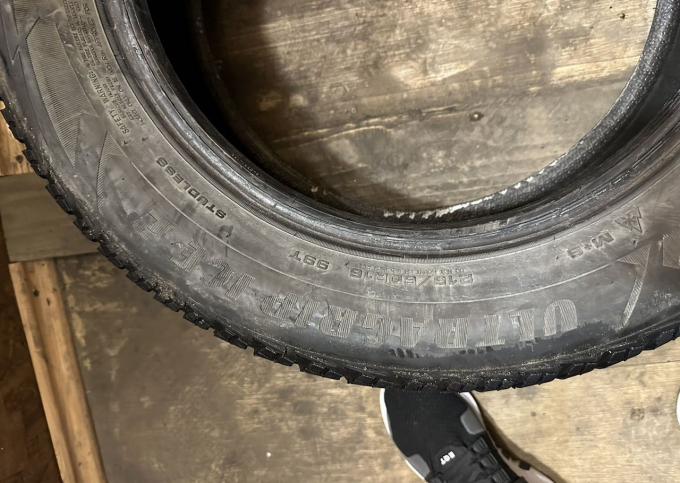 Goodyear UltraGrip Ice 2 215/60 R16 99T