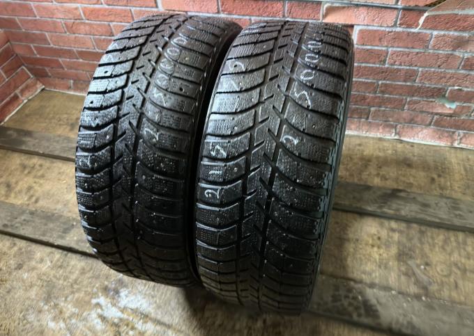 Bridgestone Ice Cruiser 5000 215/55 R16 93T
