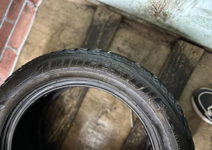 Bridgestone Ice Cruiser 5000 215/55 R16 93T