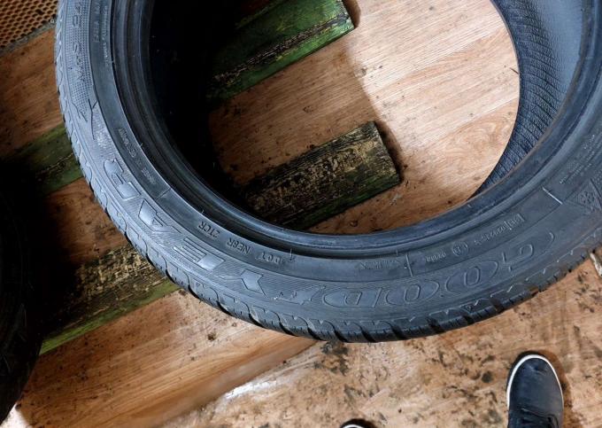 Goodyear Eagle Ultra Grip 245/45 R17 99V