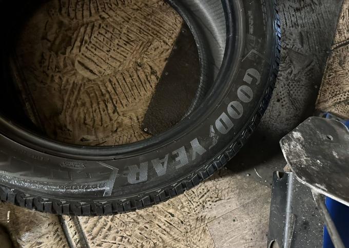 Goodyear UltraGrip 8 Performance 285/45 R20 112V