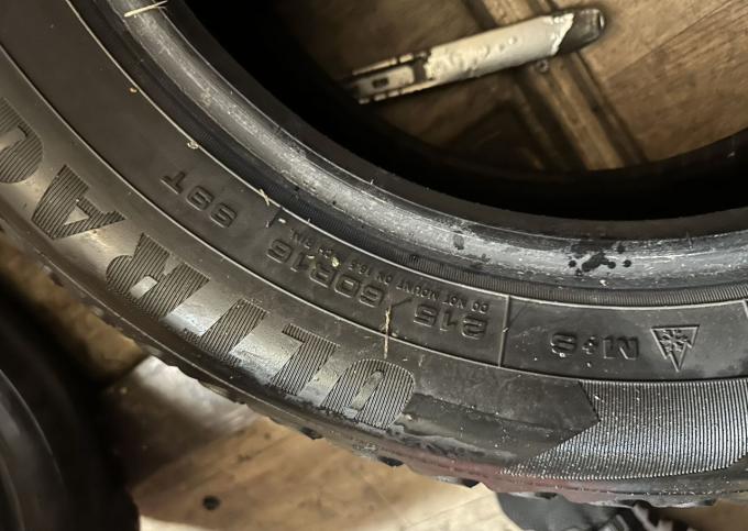Goodyear Ultragrip Ice Arctic 215/60 R16 99T