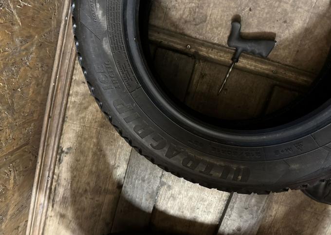 Goodyear Ultragrip Ice Arctic 215/60 R16 99T