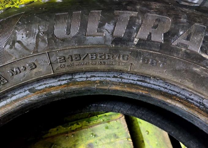 Goodyear UltraGrip Ice 215/65 R16 88T