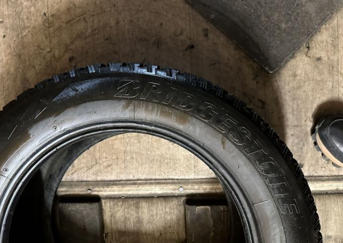 Bridgestone Blizzak Spike-01 205/55 R16 92T