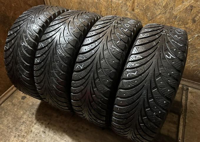 Sava Eskimo Stud 215/60 R16 99T