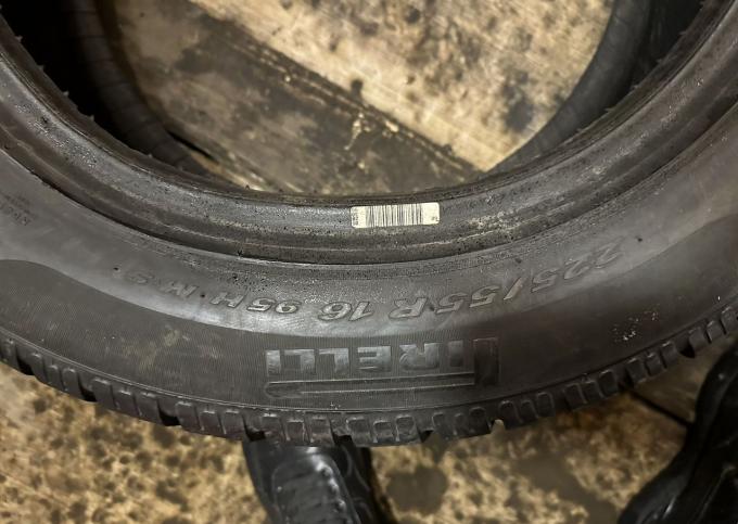 Pirelli Winter Sottozero 210 225/55 R16 95H