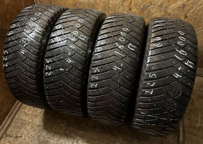 Goodyear UltraGrip 500 SUV 225/60 R18 104T
