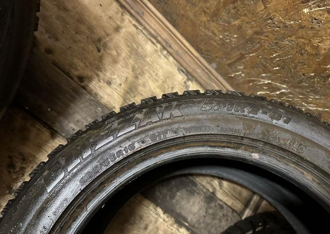 Bridgestone Blizzak Spike-01 205/55 R16 91T
