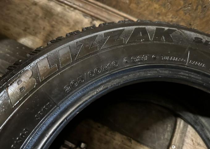 Bridgestone Blizzak Spike-01 205/55 R16 92T