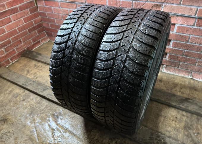 Bridgestone Ice Cruiser 5000 215/55 R16 93T