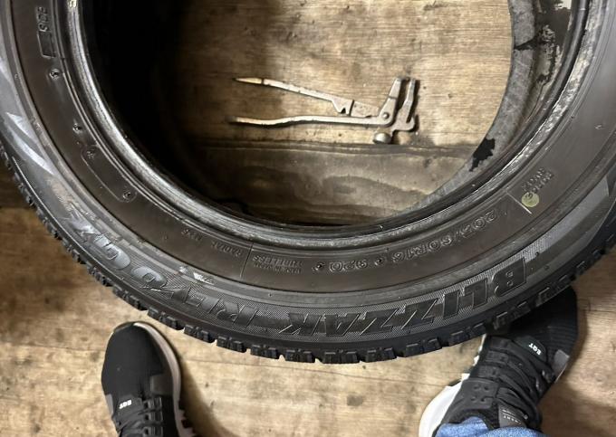 Bridgestone Blizzak Revo GZ 205/60 R16 92Q