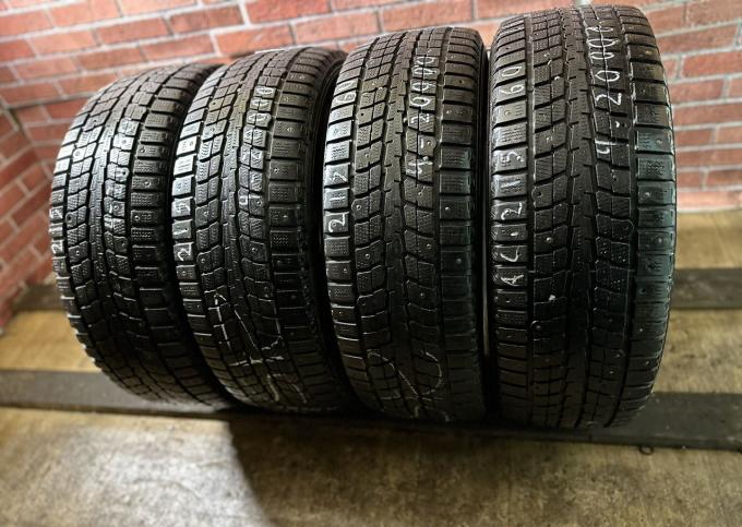 Dunlop SP Winter Ice 01 215/60 R16 95T