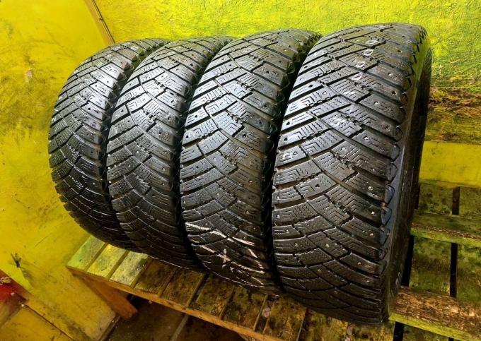 Goodyear UltraGrip Ice 215/65 R16 88T