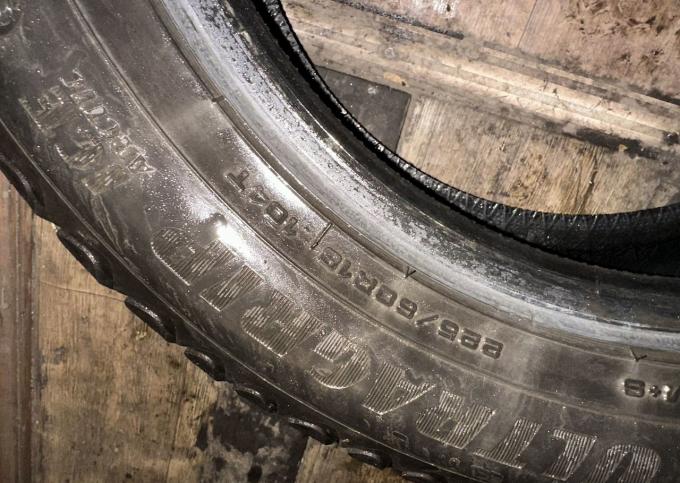 Goodyear UltraGrip 500 SUV 225/60 R18 104T