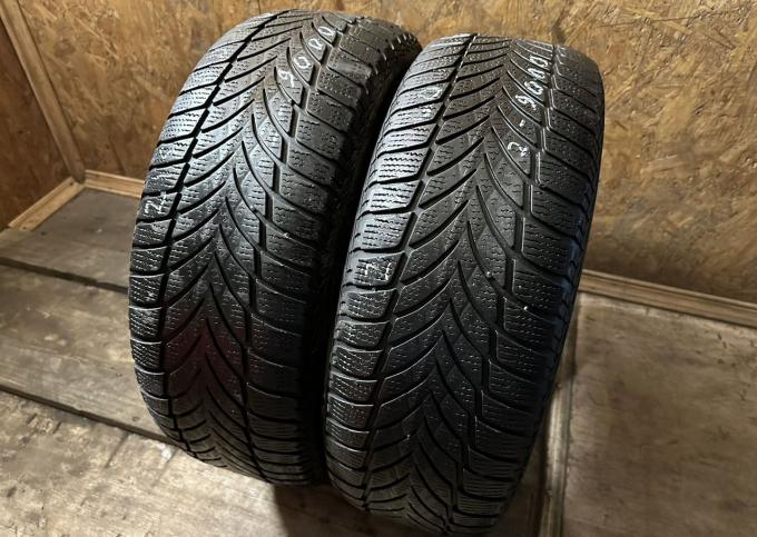 Goodyear UltraGrip Ice 2 215/60 R16 99T
