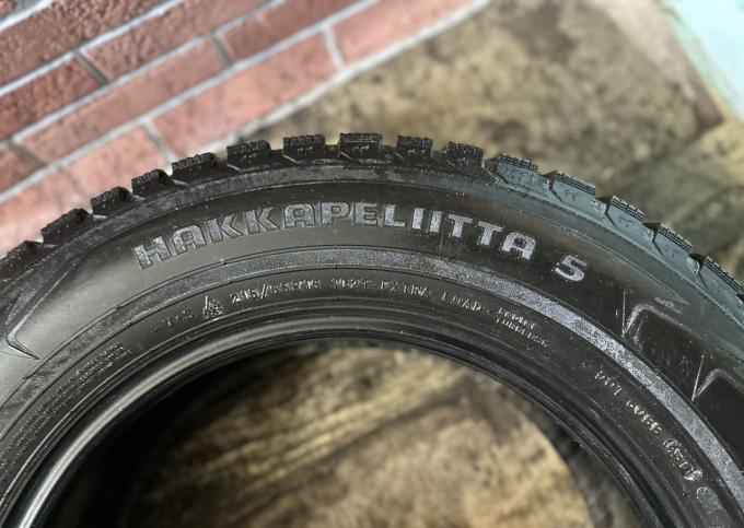 Nokian Tyres Hakkapeliitta 5 215/65 R16 102T