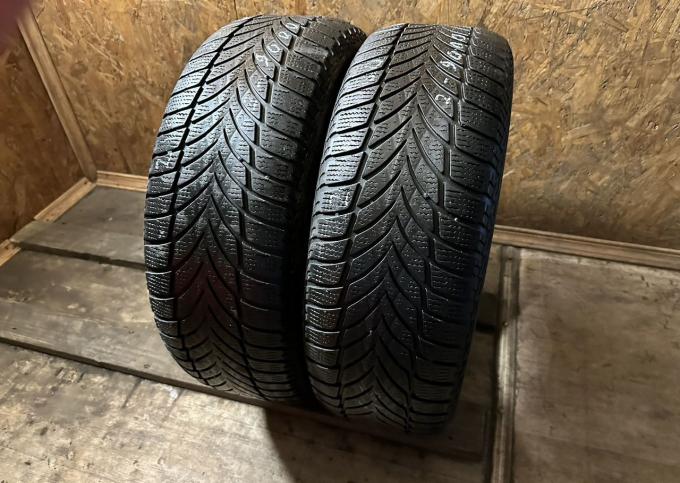 Goodyear UltraGrip Ice 2 215/60 R16 99T