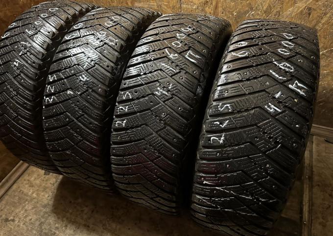 Goodyear UltraGrip 500 SUV 225/60 R18 104T