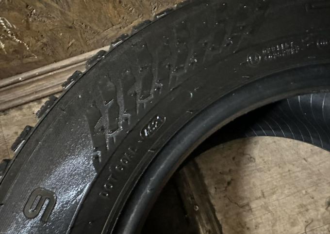 Nokian Tyres Hakkapeliitta 9 215/60 R16 99T