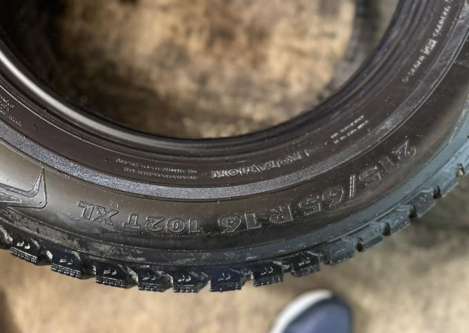 Nokian Tyres Hakkapeliitta 5 215/65 R16 102T