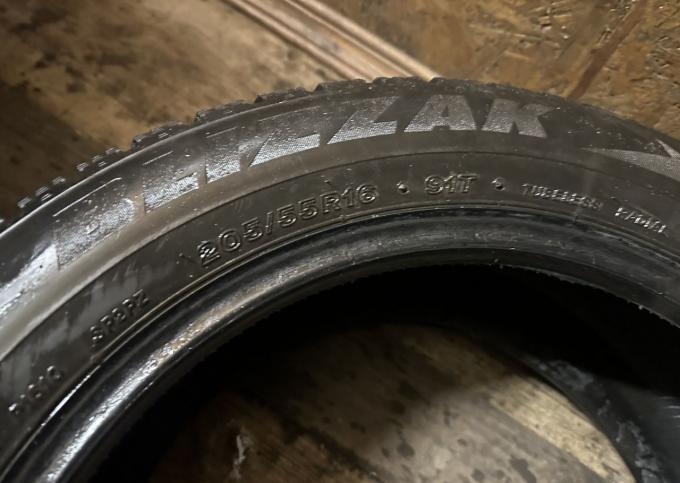 Bridgestone Blizzak Spike-02 205/55 R16 91T