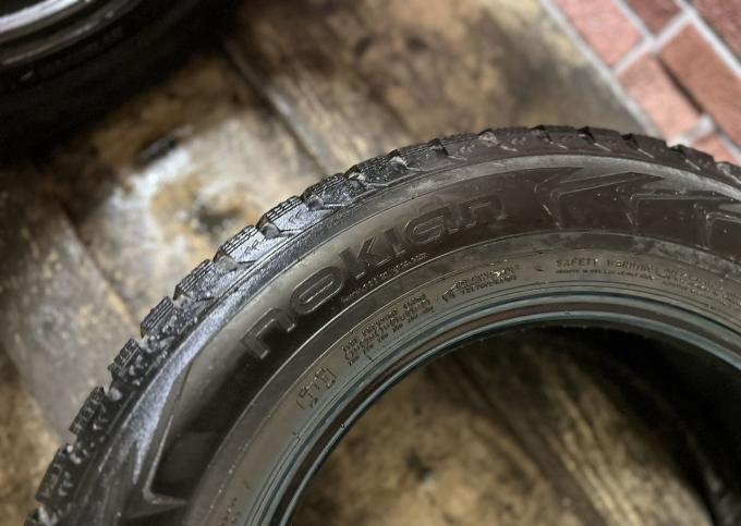 Nokian Tyres Hakkapeliitta 5 215/65 R16 102T