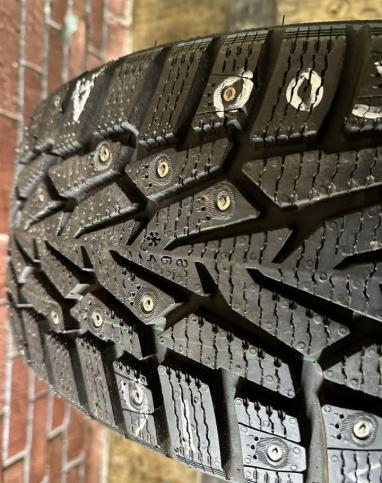 Nokian Tyres Hakkapeliitta 7 215/55 R16 97T