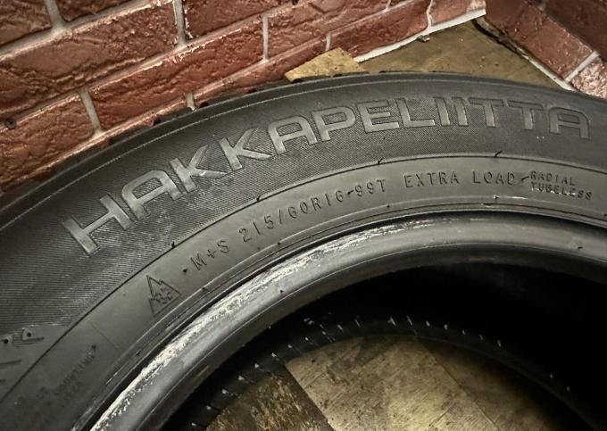 Nokian Tyres Hakkapeliitta 9 215/60 R16 99T