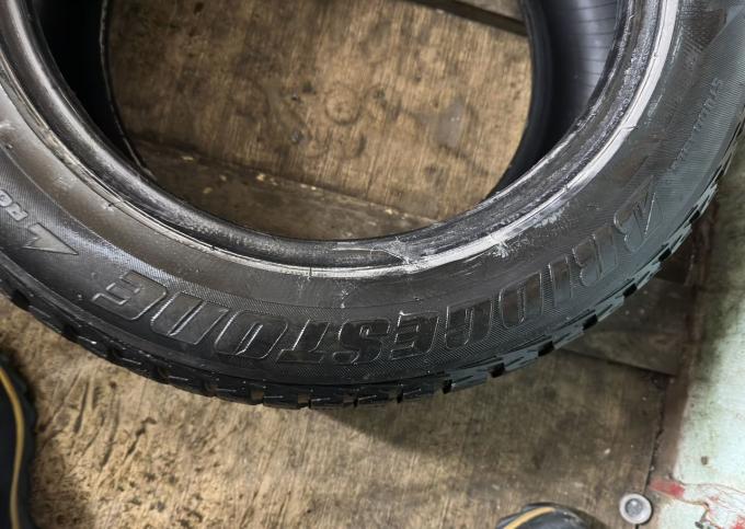 Bridgestone Ice Cruiser 5000 215/55 R16 93T