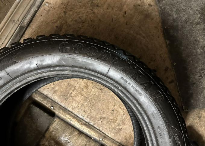 Goodyear Ultragrip Ice Arctic 215/55 R17 98T