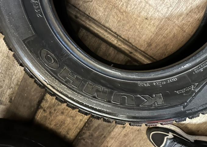 Kumho I'Zen Wis KW19 215/65 R16 98T