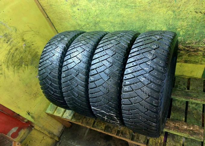 Goodyear UltraGrip Ice 215/65 R16 88T