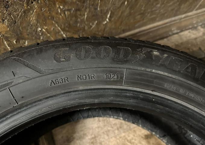 Goodyear UltraGrip Arctic 2 215/55 R17 98T