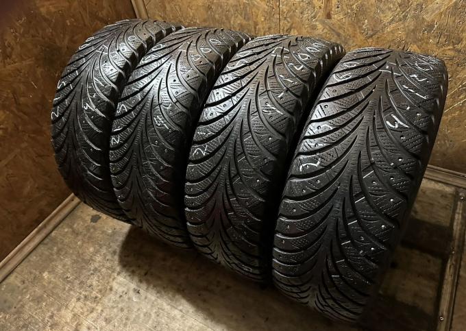 Sava Eskimo Stud 215/60 R16 99T