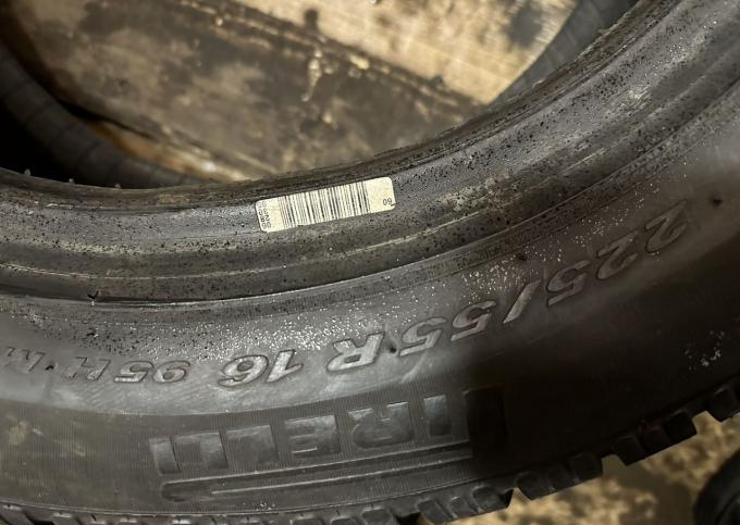 Pirelli Winter Sottozero 210 225/55 R16 95H