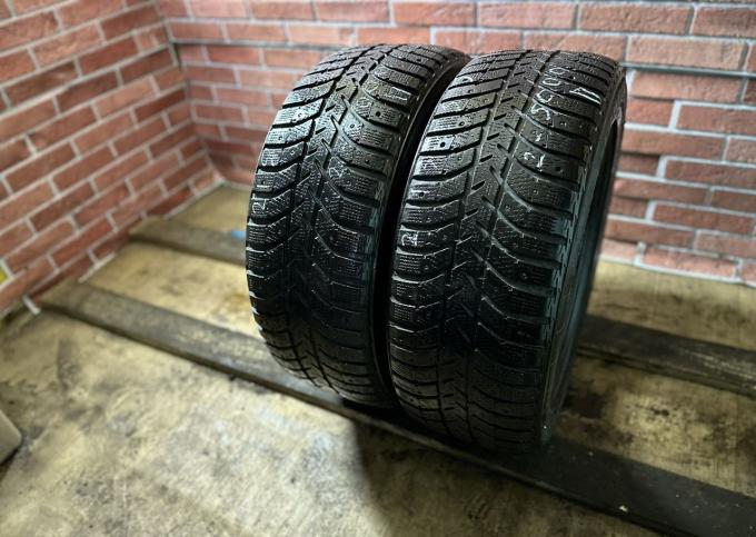 Bridgestone Ice Cruiser 5000 215/55 R16 93T