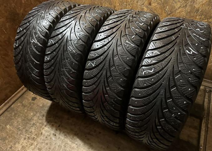 Sava Eskimo Stud 215/60 R16 99T