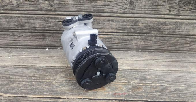 Компрессор кондиционера Ford Focus 3 1856883
