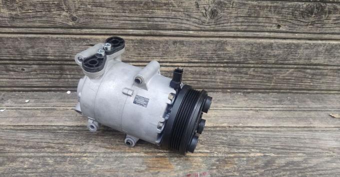 Компрессор кондиционера Ford Focus 3 1856883
