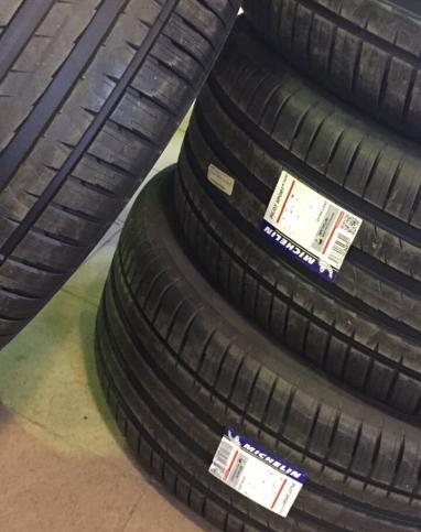 Michelin Pilot Sport 4 245/45 R18